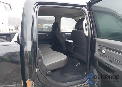 2021 Ram 1500 Classic Slt 4X4 6'4 Box z USA, uszkodzony, nr VIN 1C6RR7TT2MS516843